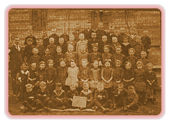 Klassenfotoder Hemsdorfer Volksschule 1922, Lehrer Herr Simon