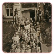 Schüler der Einklassigen Volksschule Hemsdorf im Jahr 1942